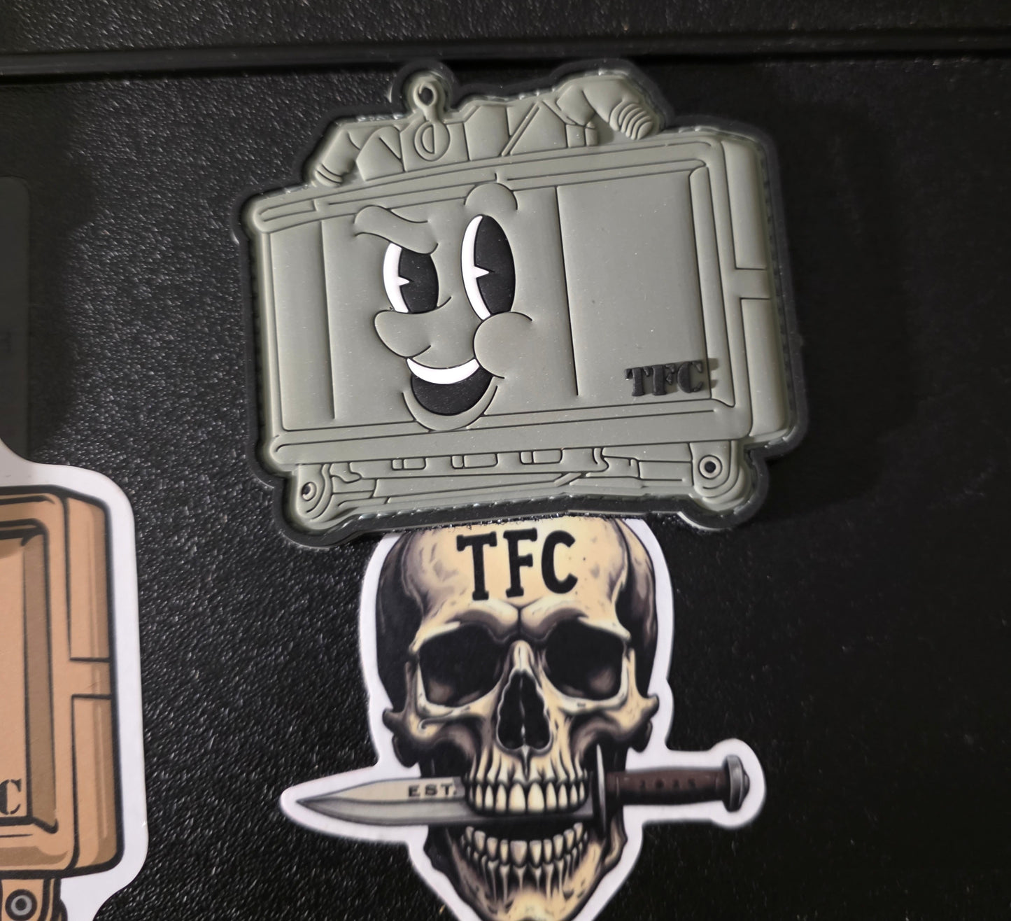 Claymore PVC Morale Patch – Retro Smile Face – Tactical Velcro Patch in Green or Tan