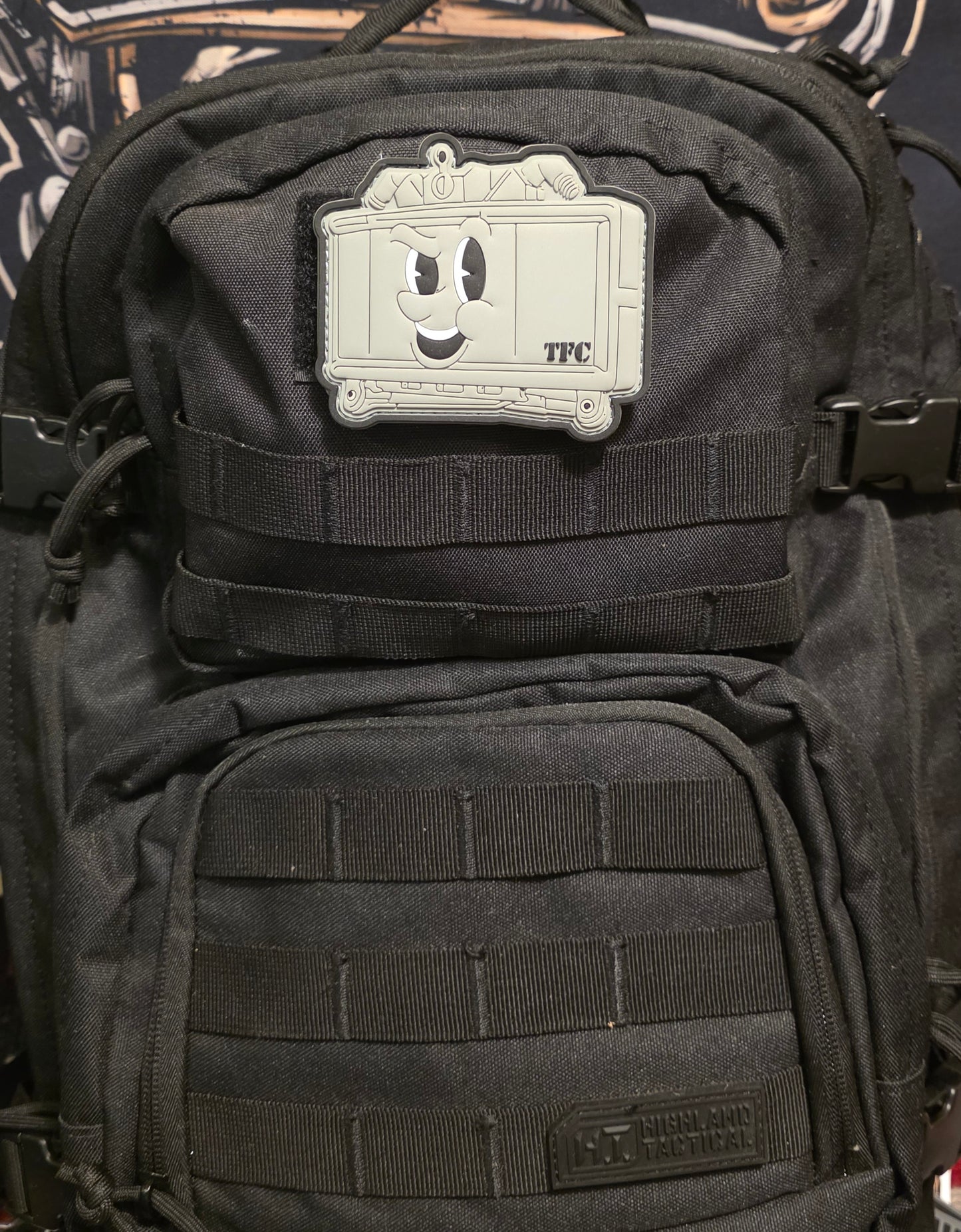 Claymore PVC Morale Patch – Retro Smile Face – Tactical Velcro Patch in Green or Tan