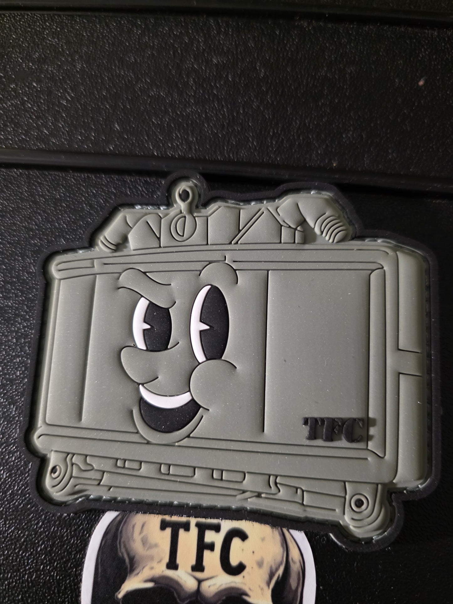 Claymore PVC Morale Patch – Retro Smile Face – Tactical Velcro Patch in Green or Tan